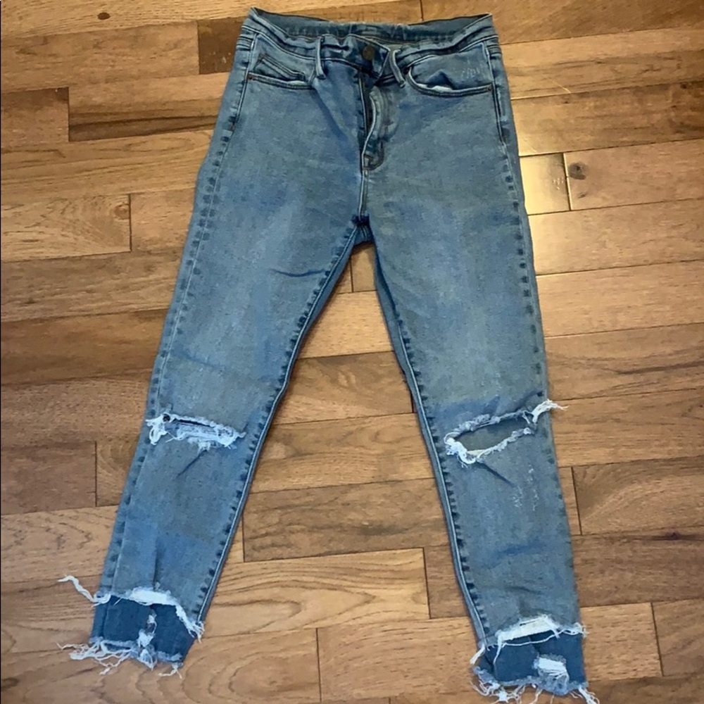 BDG High Wasted Distressed Jeans